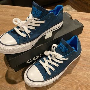 New in the box converse women